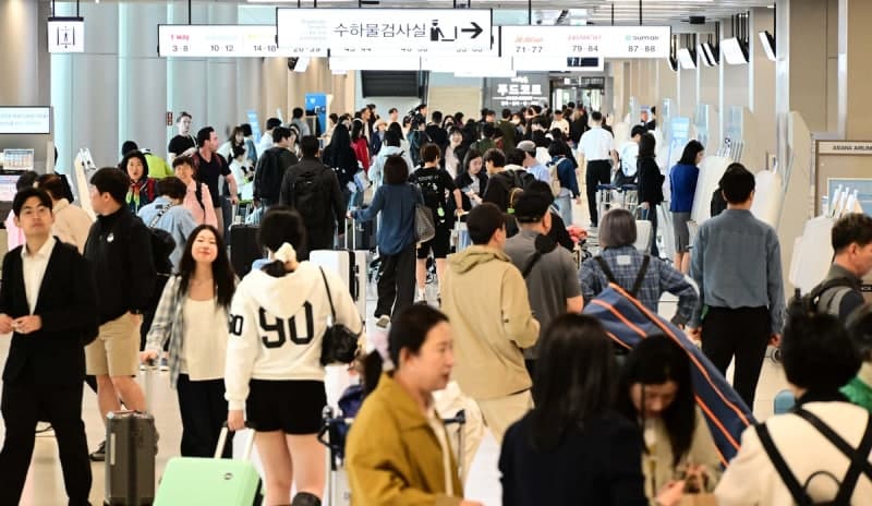 “일본 여행 팔고 싶지만” 中 국영여행사, 단체관광 모집 돌연 중단…中 정부 압박설