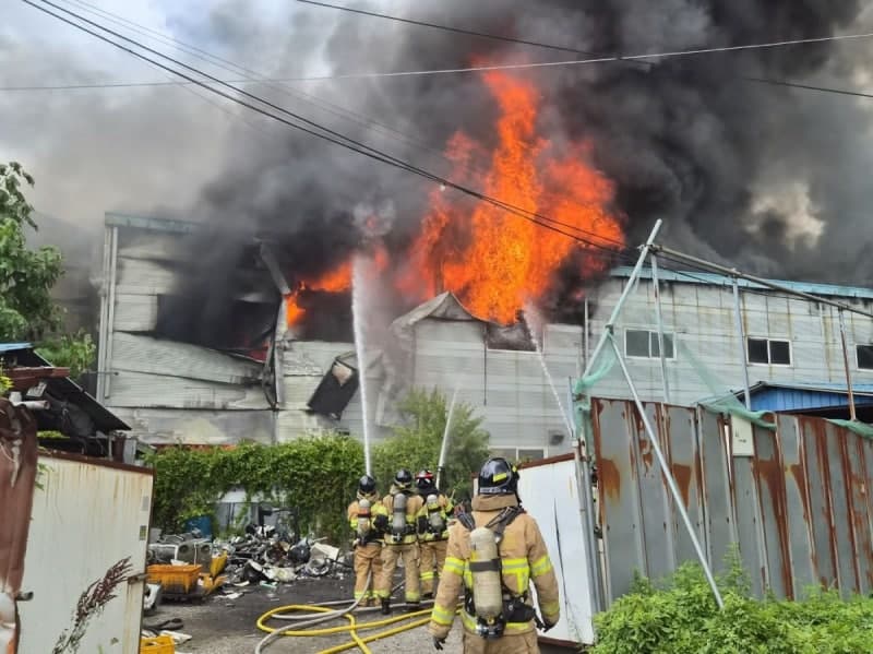 광주 평동산단 공장서 불, 소방 대응 1단계 발령 진화 중