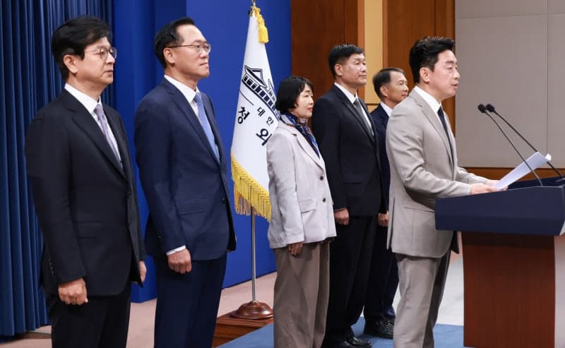 이 대통령, 2기 참모진 개편…'국정 동력' 살리기 총력