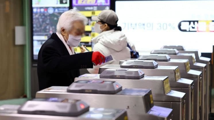 서울시, 지하철 무임 70세 상향 논의 본격화…"버스비 일부 지원 추진"