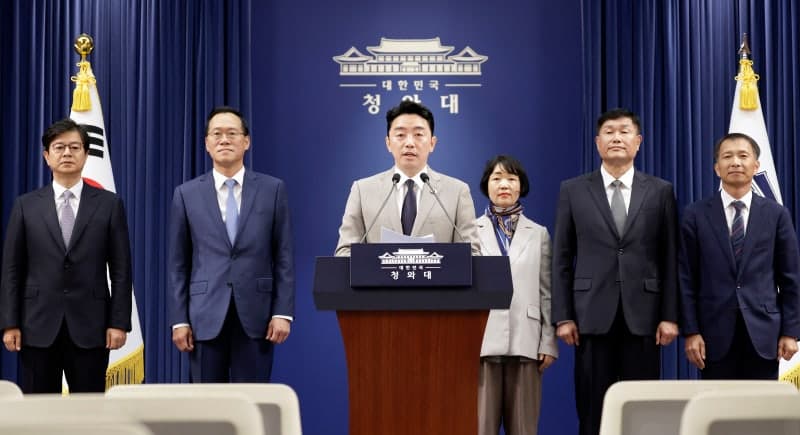 李대통령 '국정동력' 살리기 총력…靑 2기 참모진 정비·직접 소통