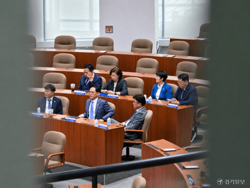 안광률, 경기도의회 12대 민주당 대표 선출…의장 후보 남종섭, 부의장 후보 고은정·김미숙