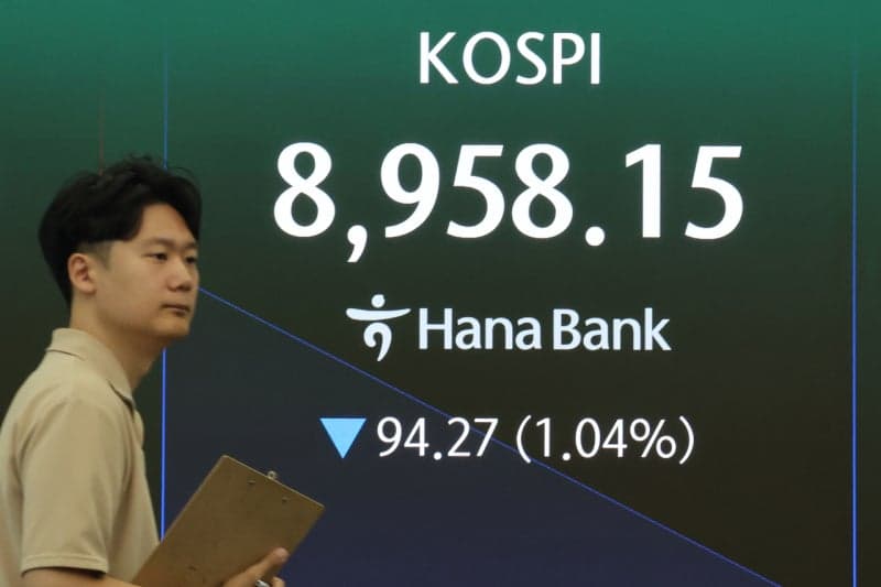 코스피, 1.08% 내린 8954.43 출발…코스닥도 하락, 환율은 1530.9원