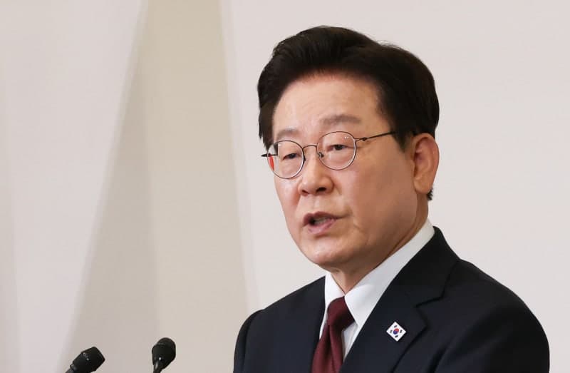 이재명 대통령 지지율, 취임 후 첫 '데드크로스' 기록