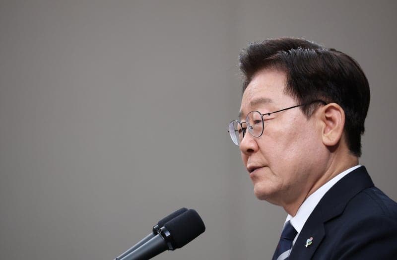 이재명 대통령 지지율 '데드크로스' 기록, "작은 차이 넘자" 위기감 호소