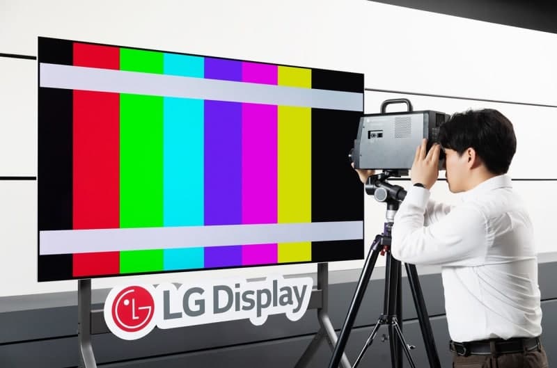 "원작자 의도 완벽 반영"…LG디스플레이 OLED, 세계 최초 색·밝기 100% 인증 획득