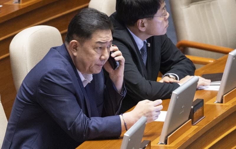 경찰, 김병기 의원 13개 의혹 수사 10개월째 "신속 마무리" 되풀이