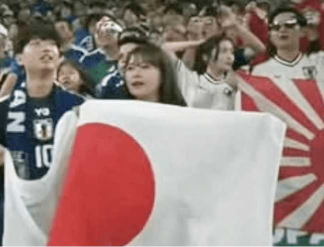 "청소만 잘하면 뭐하나" 월드컵서 또 욱일기 꺼낸 日응원단 두 얼굴…서경덕 교수 "FIFA에 고발할 것"