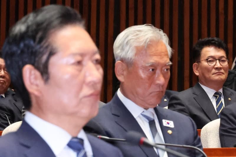 송영길, 정청래 연임 포기 촉구…한민수 "대단히 우습다" 발끈