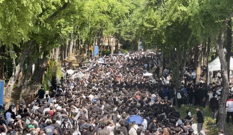 인파 몰리는 팝업·사인회, 신고 의무화 추진…미신고 시 과태료 부과