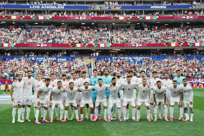 "존엄 지키며 떠난다"…이란 축구팀, 적국 미국 라커룸에 남긴 평화 메시지