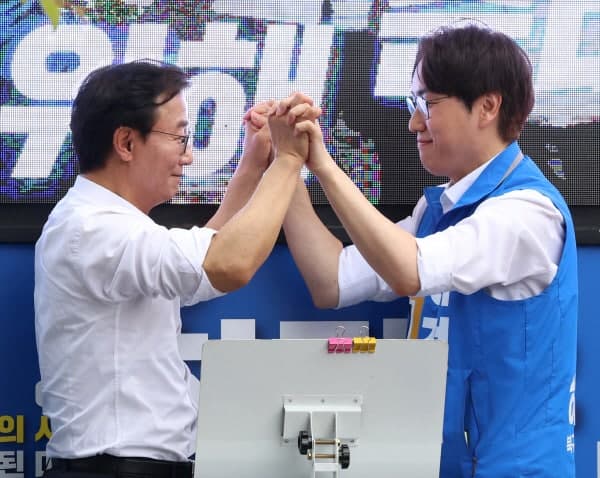전재수, 보궐선거 낙선 하정우에 부산시 경제부시장직 제안…하정우 "고민 중"