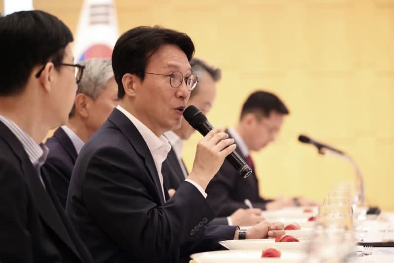 金총리, 中 혁신기업인 만나 "한중, 더 단단해진 길 걸어"