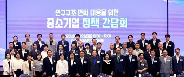중기 근로자·소상공인 절반 "아이 낳을 생각 없어"…경제적 부담·일·육아 병행 어려움이 원인