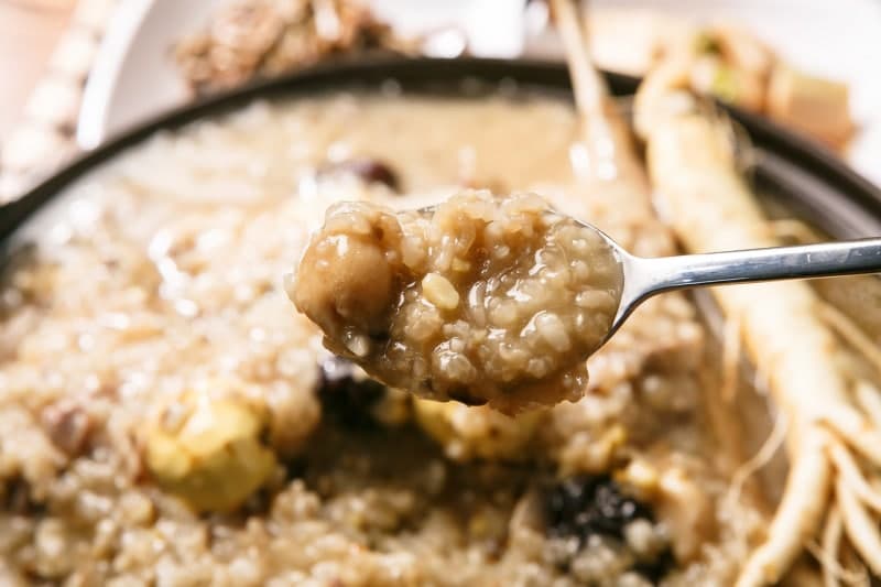 "해장국서 돌 나왔다" 식당 돌며 치료비 뜯어낸 2인조, '장염맨' 이어 '돌씹맨'?