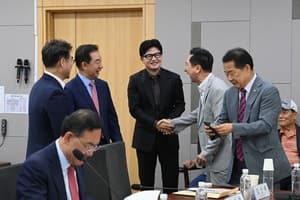 장동혁 입원한 사이…한동훈·오세훈, '보수 주도권' 경쟁 결속 다져