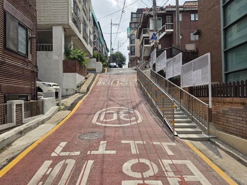 강서구, 화곡동 교남학교 인근 급경사길에 계단·도로열선 설치로 보행 안전 강화