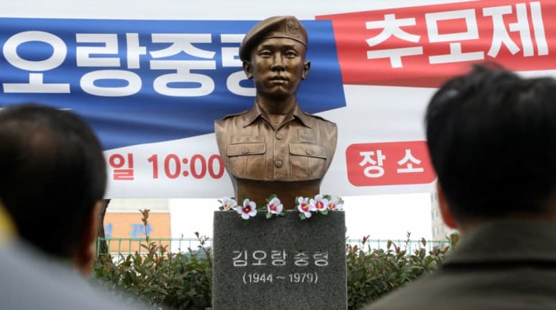 '12·12 군사반란' 맞선 故김오랑 중령·정선엽 하사 충무무공훈장 추서