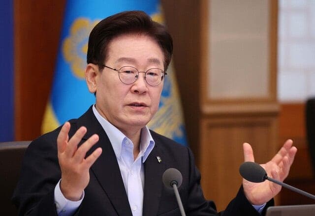 이 대통령 "석유 최고가격제 과감하게 유지하고 가격 낮춰야…물가 부담"