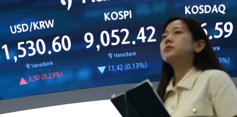 코스피, 미 기술주 약세·외국인 매도에 9000선 밑으로…삼전·닉스 동반 약세