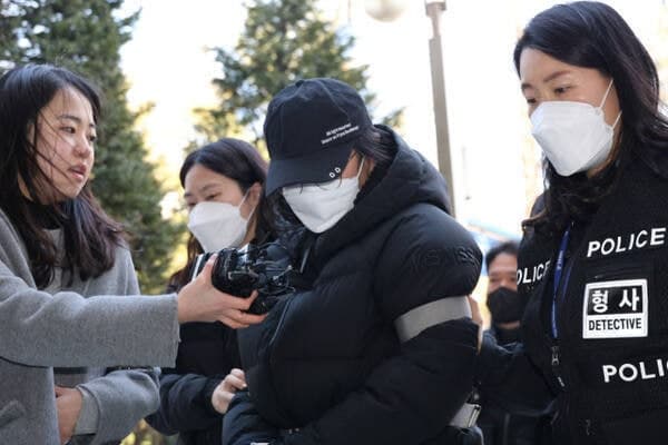 “뼈 드러나고 눈두덩이 꺼져”…친모 방치로 숨진 19개월 딸, 법정서 사진 공개