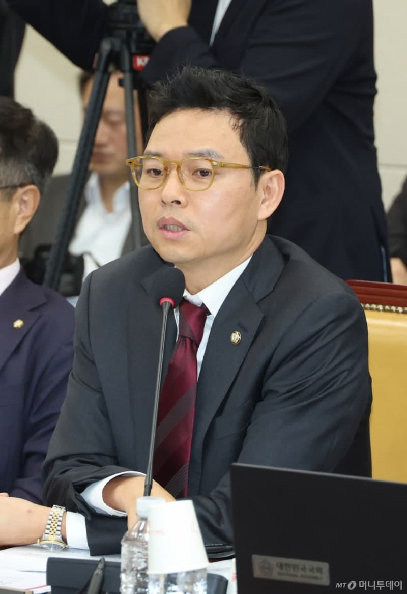 장동혁 "거취, 당원이 결정" 사퇴 거부…박정훈 "뻔뻔, 양심 있다면 재신임 물어야"