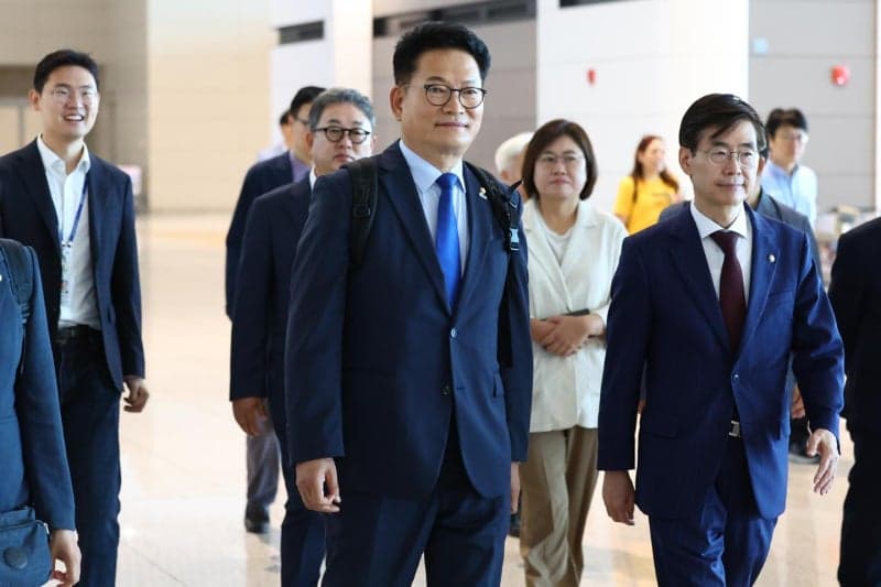 송영길, 전대 앞 李대통령 독대 후 '정청래 저격수' 자처… 반청 연대 가시화