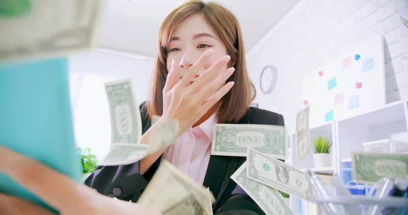 "증권사 리포트 안 봐요"…투자자들, 유튜브·챗GPT 찾고 경제적 자유는 은퇴 아닌 노동의 재설계