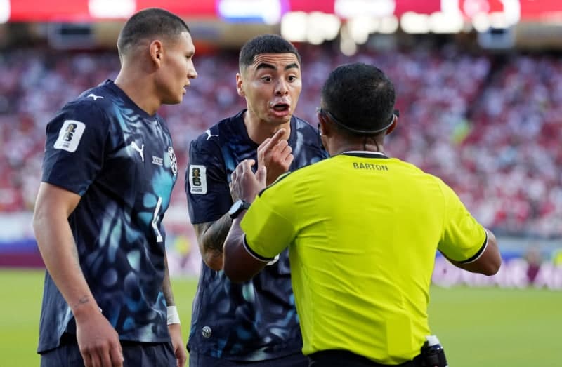 "이 도둑놈들아! 축구를 이렇게 망쳐?" FIFA 회장 맹비난한 해설가, 결국 월드컵서 쫓겨났다
