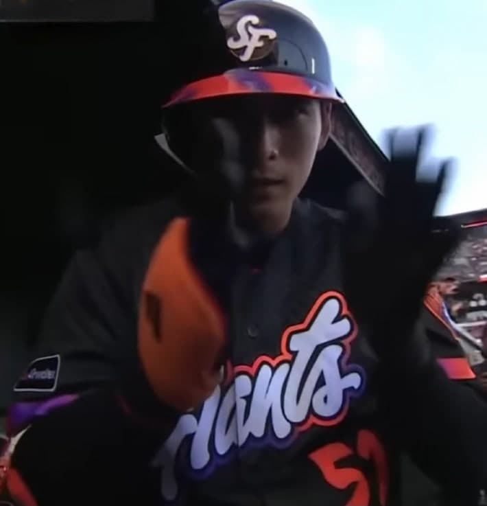 MLB 이정후, 시즌 5호 홈런…"대한민국!" 외치며 홍명보호 응원