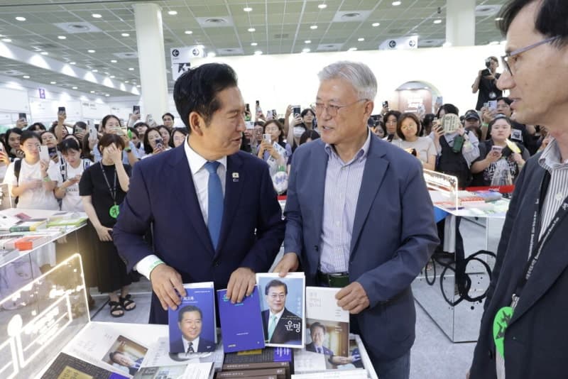 정청래, 대표 사퇴 직후 문재인 만나…"따뜻하게 손 잡아주셨다"