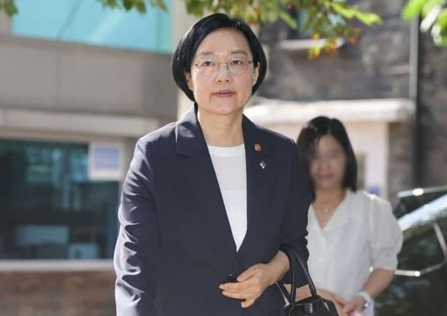 한성숙, 3채 팔고 1주택자로… 차익 중 5억 기부