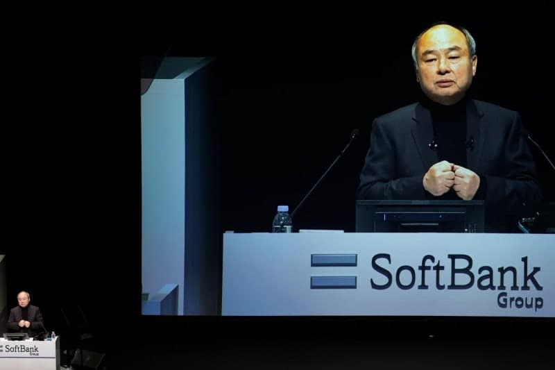 손정의 "은퇴할 틈 없다"…AI 생태계 구축 본격화, 세계 1위 목표