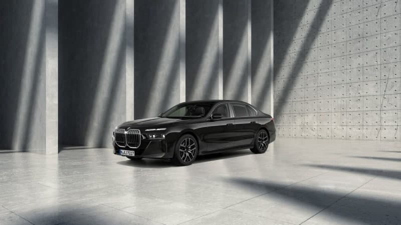 "존재감 더 강렬해졌다"…BMW 코리아, 7시리즈 블랙 트림 출시
