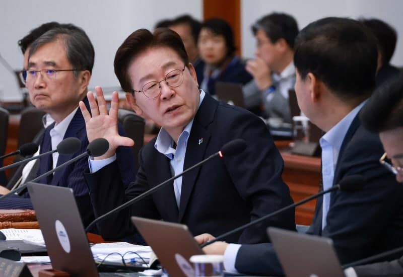 이 대통령 "청년 소외감 뼈아프게 받아들여야… 대책 속도내라"