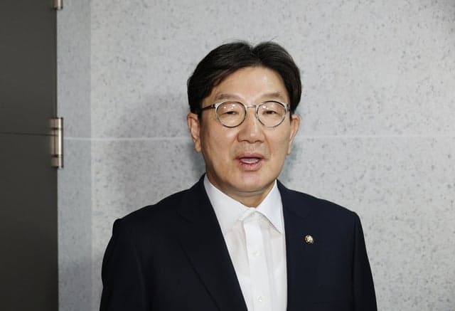 특검, '통일교 수사무마' 권성동 내달 1일 소환 통보…權은 거부