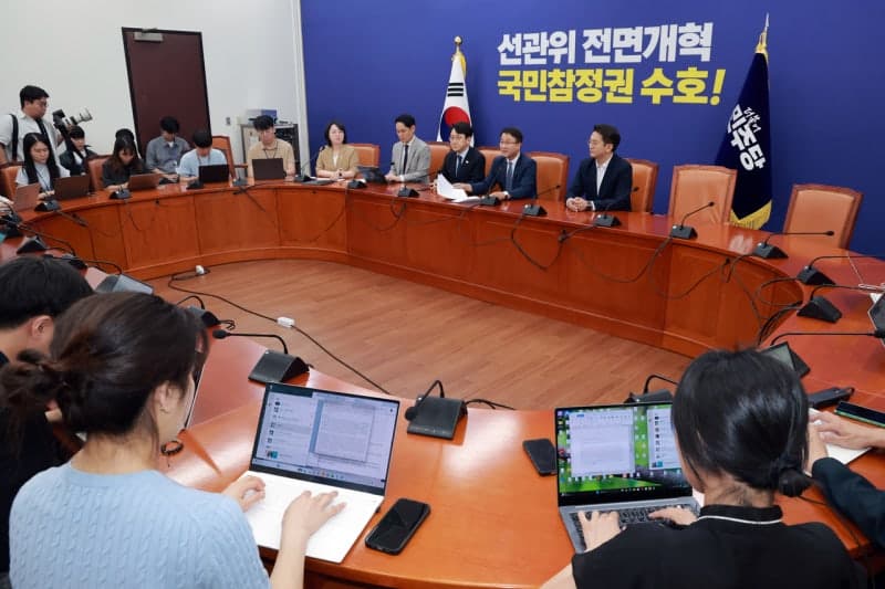 與 "선관위 해체 수준 개혁 추진…개헌 강구, 특검도 불사"