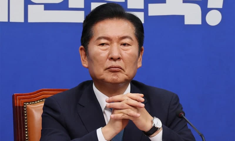 “배의 선장이 둘일 수 없다” vs “민주당호 선장은 정청래”… 전대 앞 불붙는 계파 갈등
