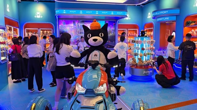 “2075년 미래도시로 변한 더현대 서울”…젤리캣, 국내 첫 공식 매장 오픈