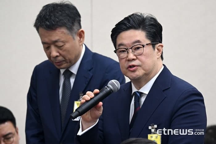 정치계·노동계 "MBK, 홈플러스 자산 팔아 이권 챙기고 회생 신청"
