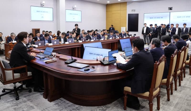李대통령 "영남·충청·호남 전략산업 다극화 필수…청사진 곧 발표"