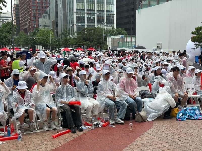 “제발 한 골만” 남아공전 패배에 응원 나선 시민들 '탄식과 한숨'