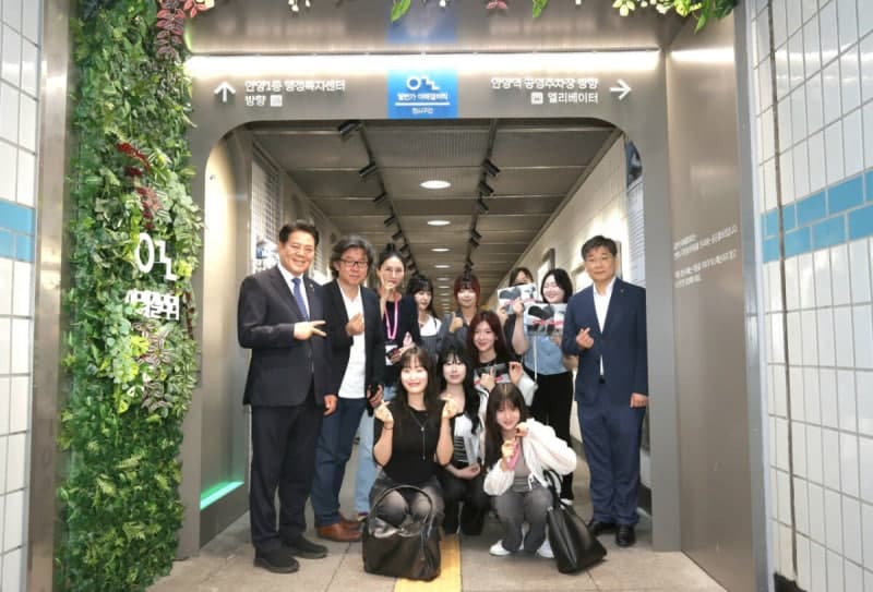 “침침한 지하 통로가 미술관으로”… 안양1번가, '일번가 아래 갤러리'로 재탄생