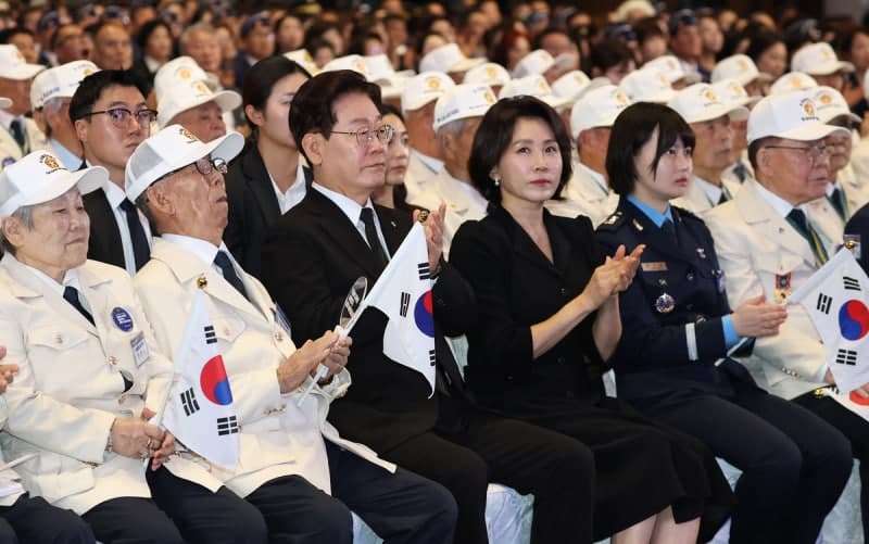 이 대통령 "강력한 국방력으로 싸울 필요 없는 평화의 한반도 만들 것"