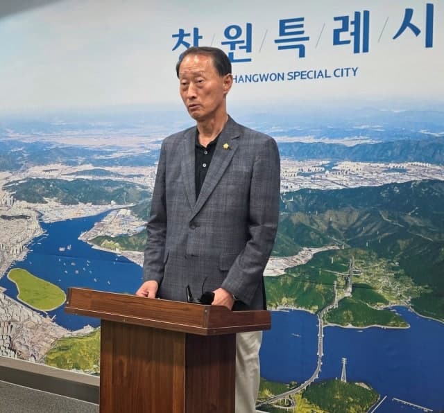 창원시의장, 민주당 의원 고발…"공무집행방해" vs "정치적 겁박" 임기 말 인사 갈등 고발전으로 격화