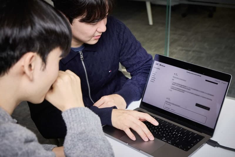 SKT 독자 AI 모델, 철강·자동차 부품 공장에 첫 적용…제조 현장 AX 본격화
