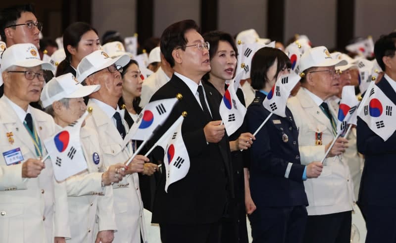이 대통령, 7월 1일 문 전 대통령과 청와대 오찬…전대 앞두고 당내 갈등 봉합 나서나