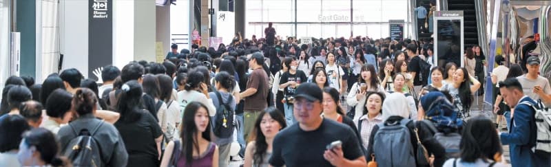 “왜 가는지 알겠네” AI 시대 '질문하는 인간'… 서울국제도서전 개막