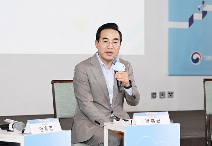 기획처 2030 청년자문단 출범, 박홍근 "청년 현실 비추는 거울 돼달라"