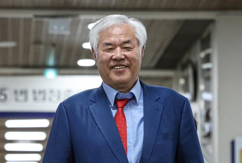 경찰, 전광훈 목사·사랑제일교회 압수수색…'102억 불법 정치자금' 의혹
